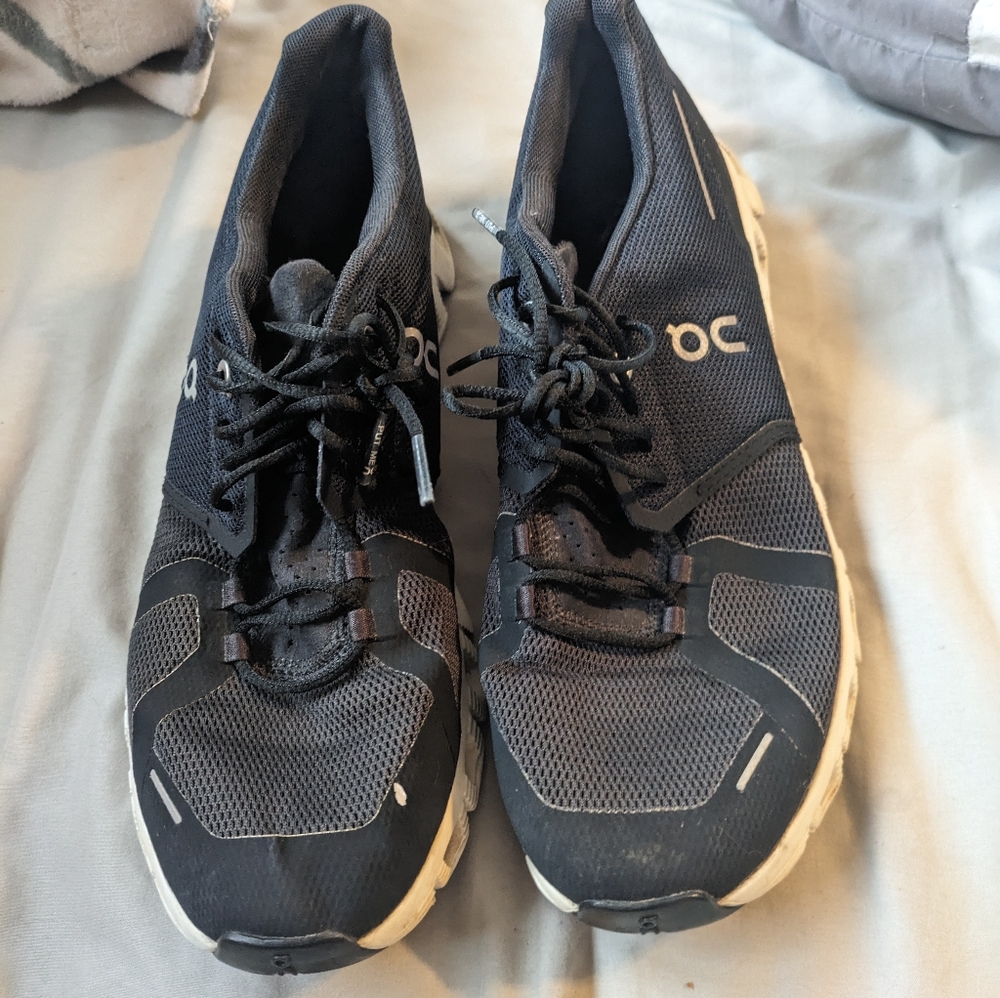 On cloud tennis shoes